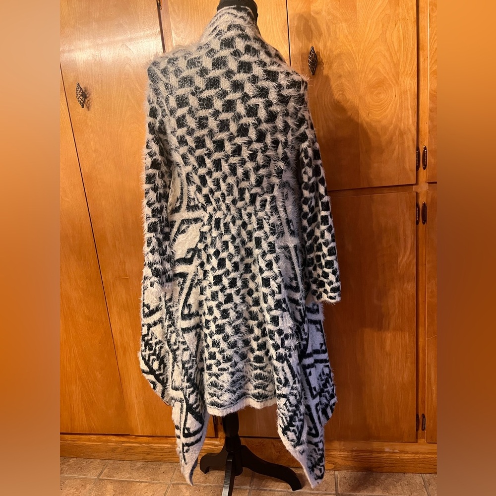 Mechant Black and White Textured Knit